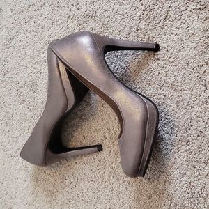 Taupey/pewter heels